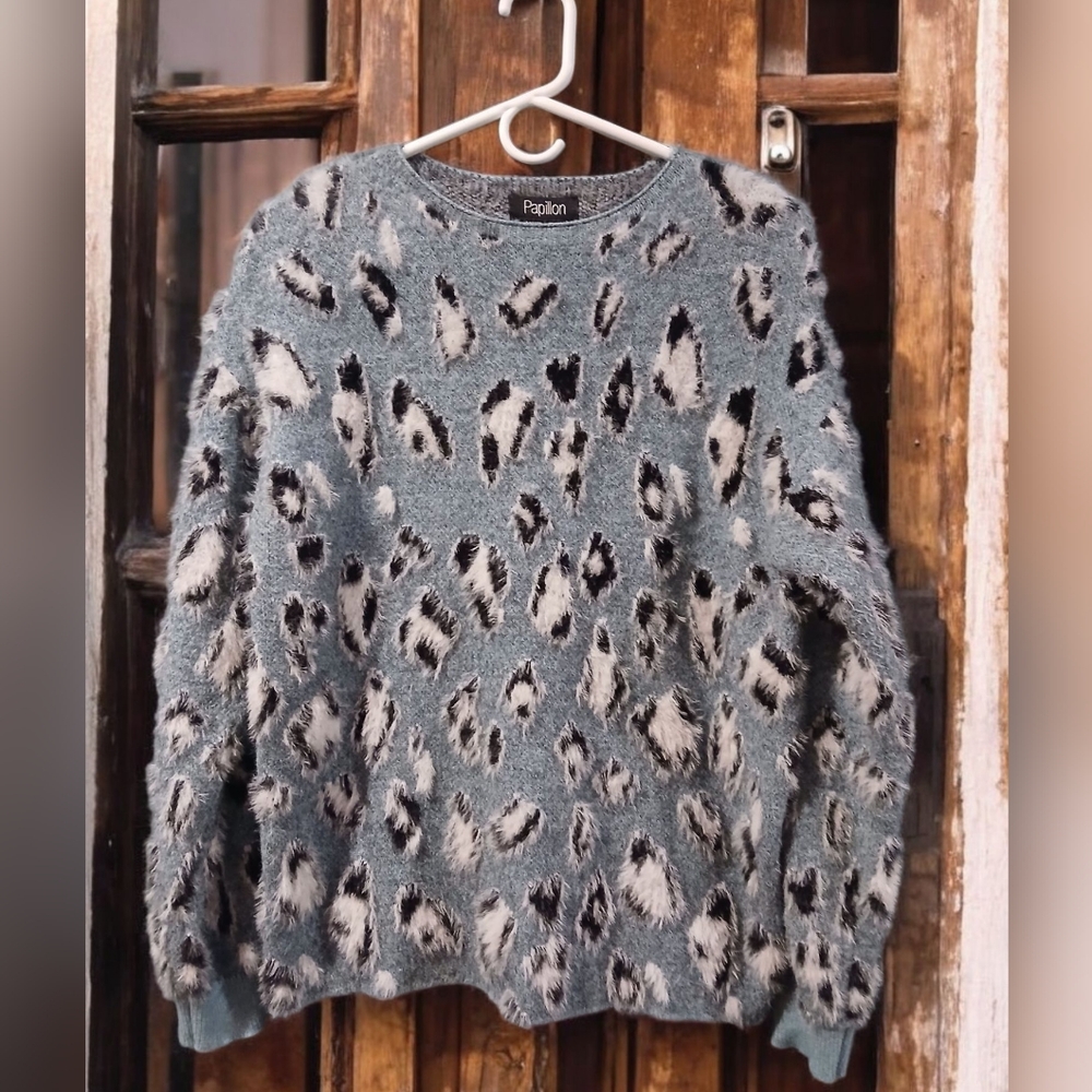 Papillon Teal Fuzzy Cheetah Textured Animal Print Soft Sweater Size Medium